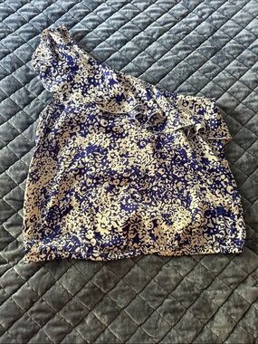 AE One-Shoulder Floral Print Top in Navy and white